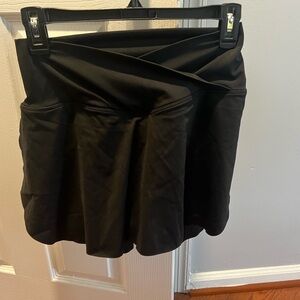 HALARA - NWT - Size M - Black Skort